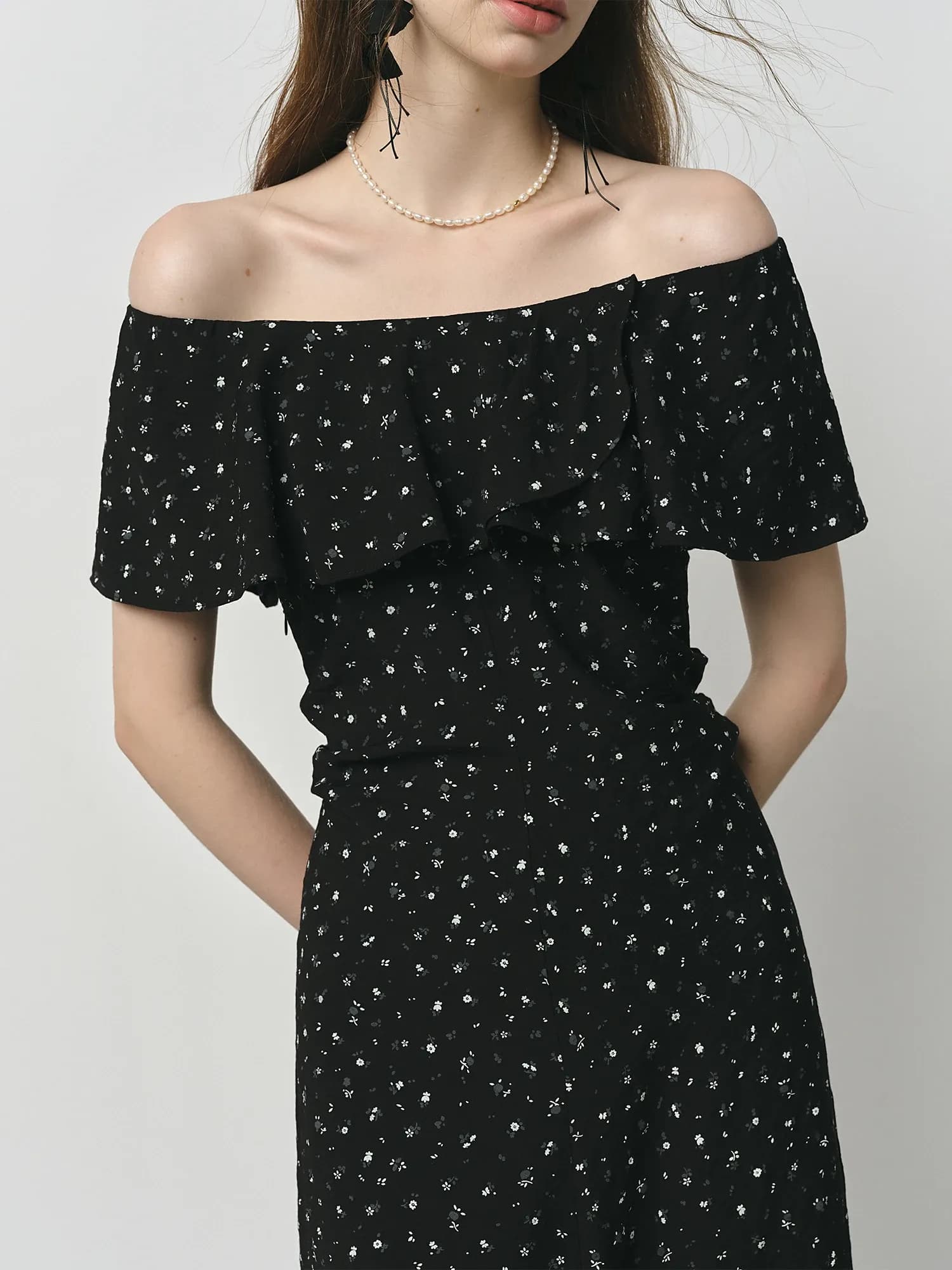 Robe midi fleurie à épaules dégagées et volants FANSILANEN