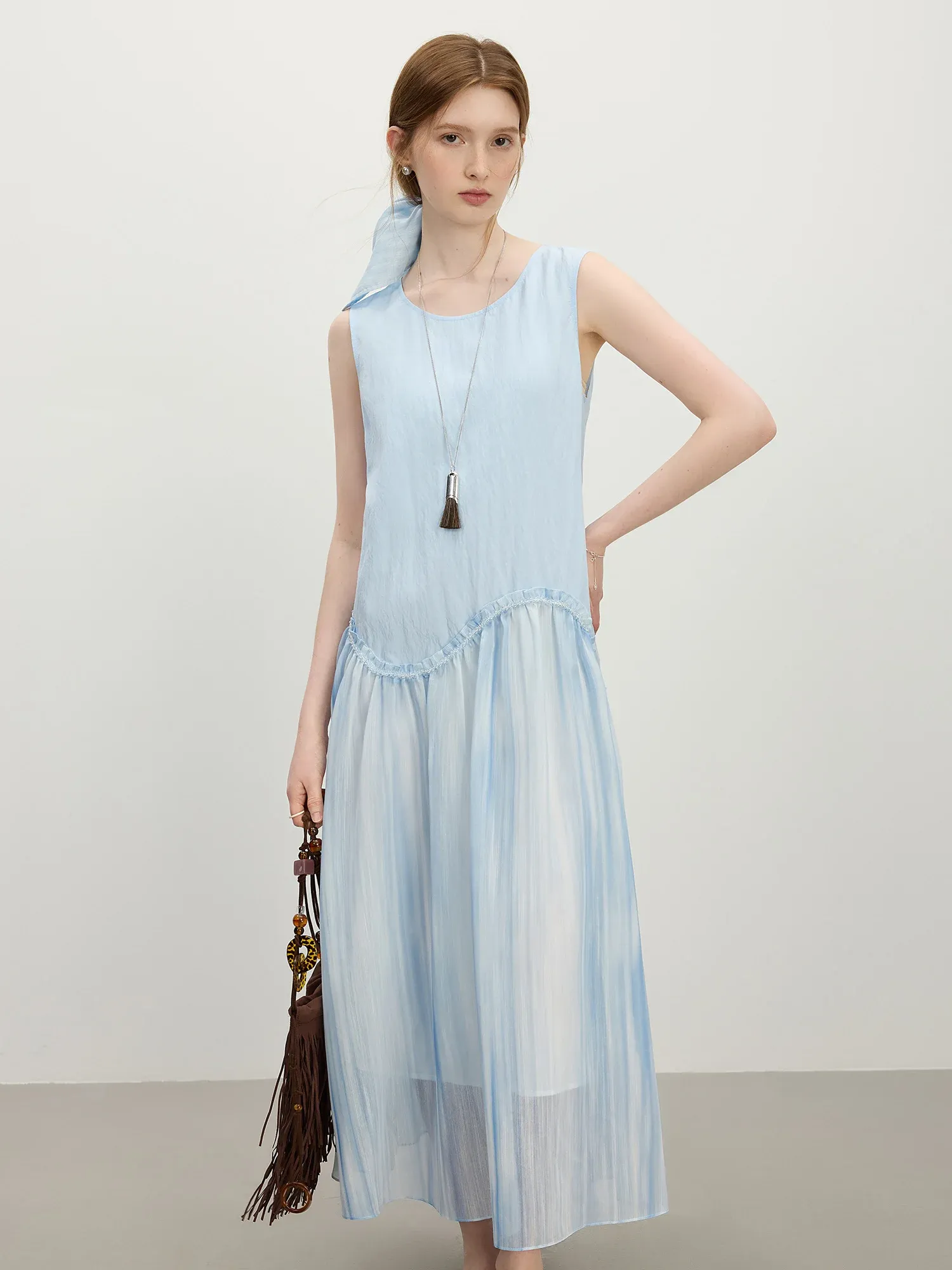 Robe longue bleu sans manches à coupe A pour l’été