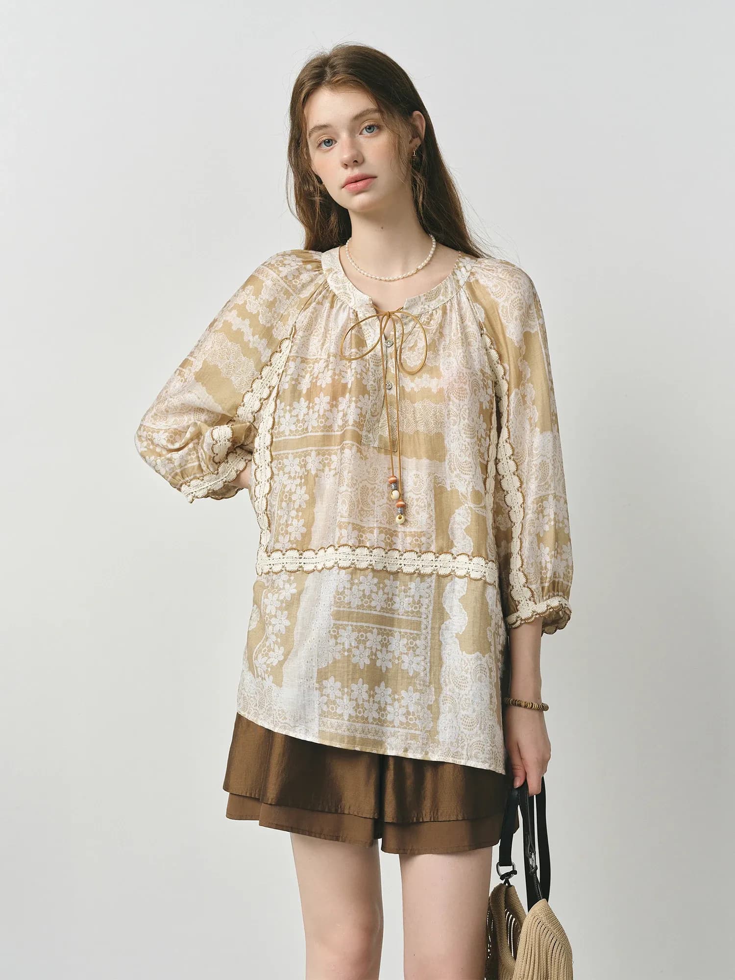 Blouse brodée légère à esprit resort, manches 3/4