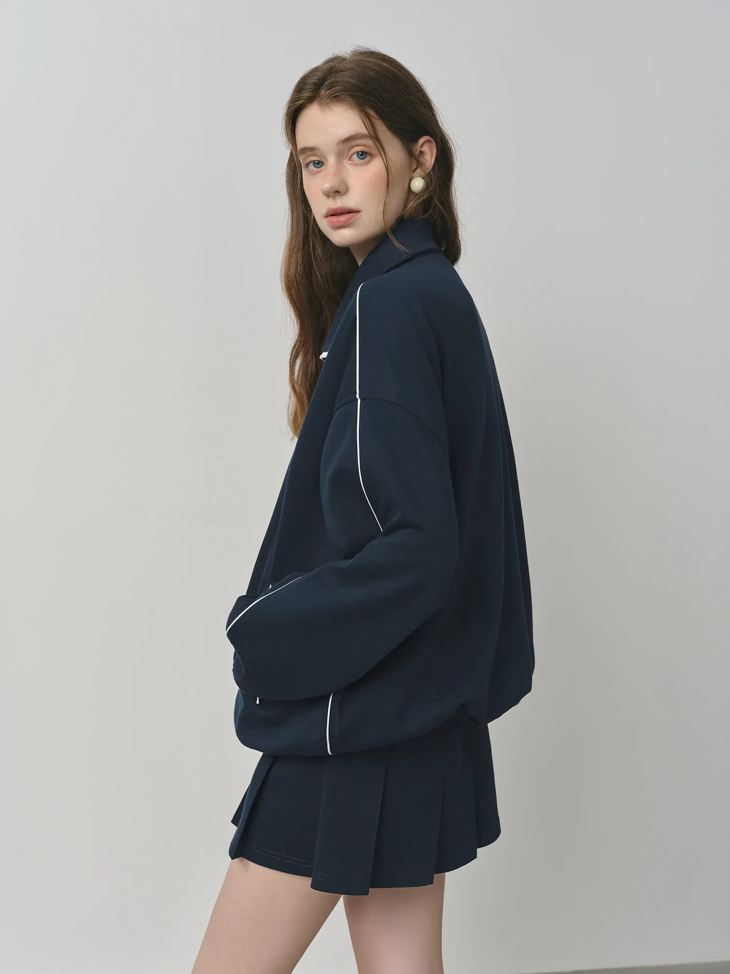 Ensemble preppy femme à col montant et jupe plissée