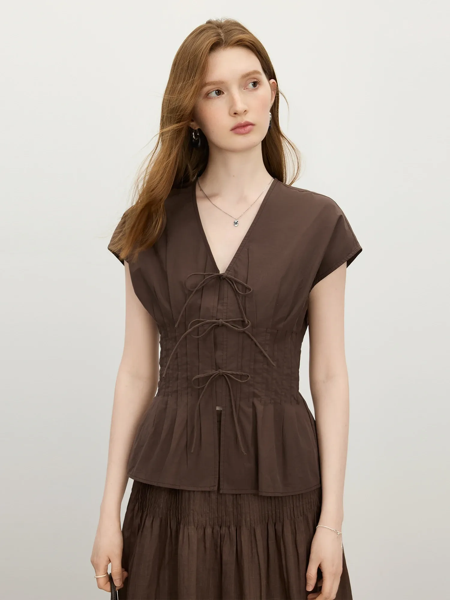 Chemisier d’été à col V et nœud, coupe droite