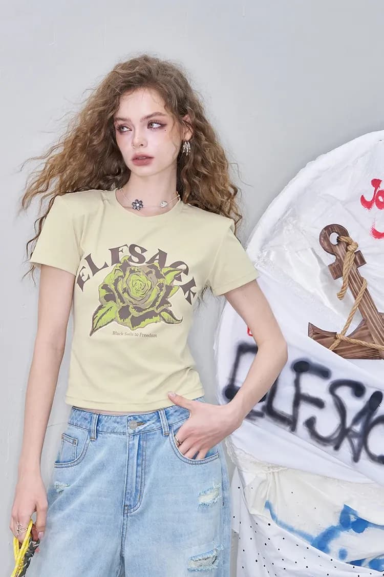 T-shirt fleuri ajusté ELFSACK en coton léger pour l’été