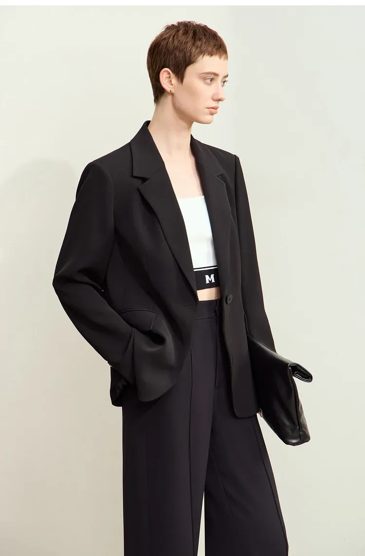 Blazer minimaliste AMII à épaules structurées pour femme