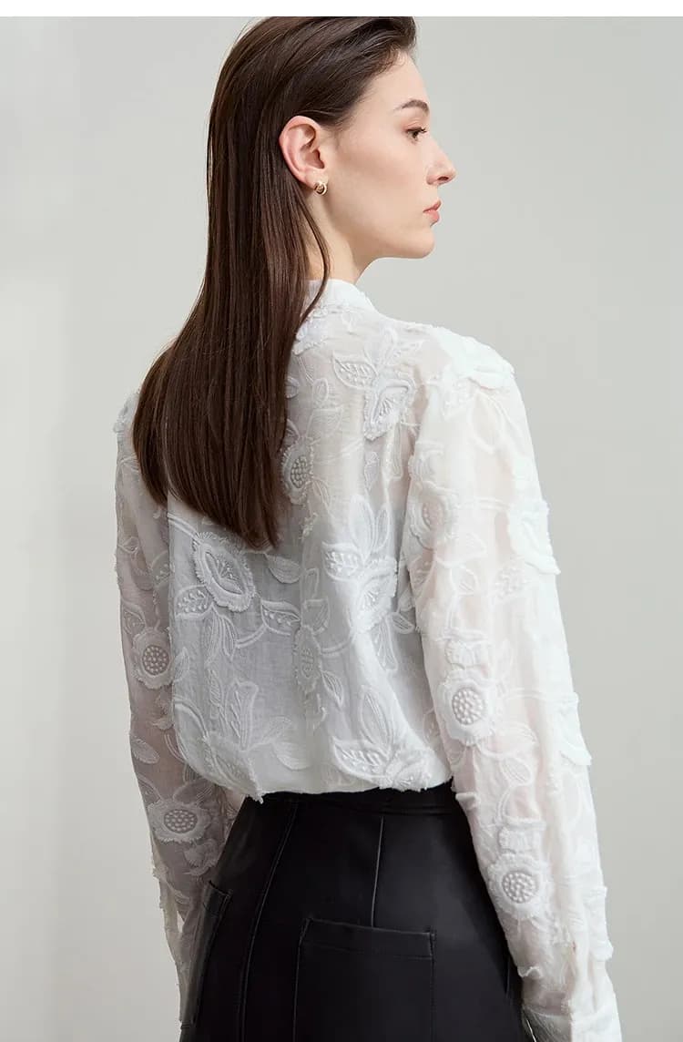 Blouse AMII brodée à col montant pour bureau, coupe ample