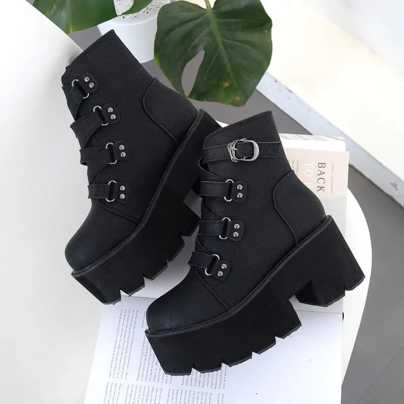 Bottes gothiques mi-mollet à plateforme et boucle Gdgydh