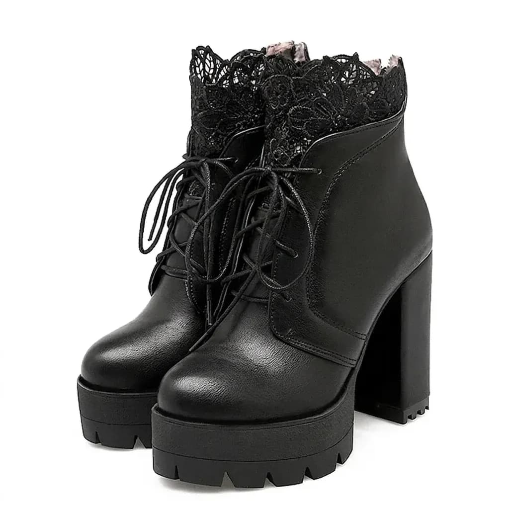 Bottines à plateforme lacées noires femme