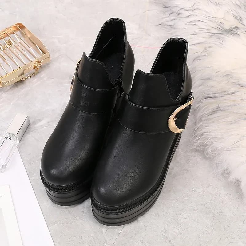 Bottines compensées à boucle et talon rehaussant Gdgydh