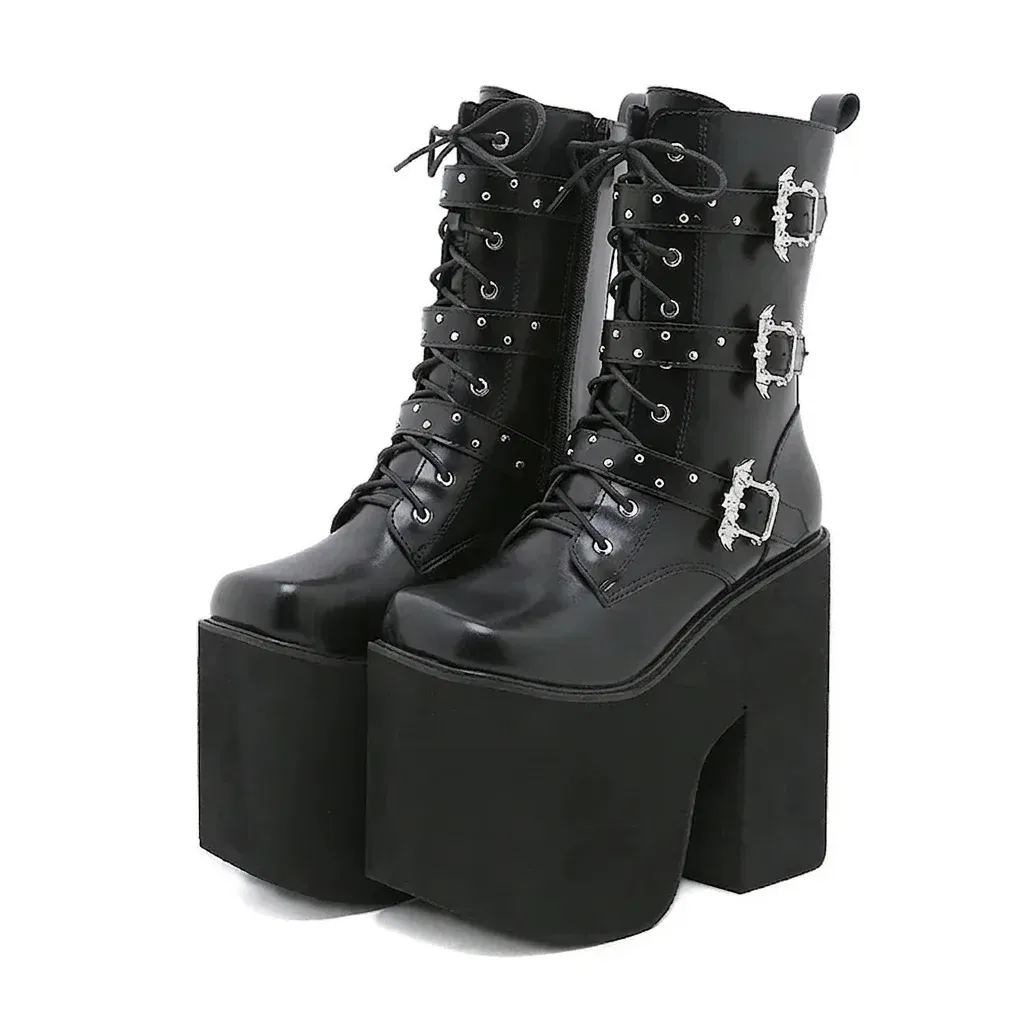 Bottes gothiques noires à plateforme brillante