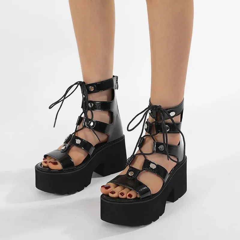 Sandales gladiateur compensées à talon haut et zip cheville