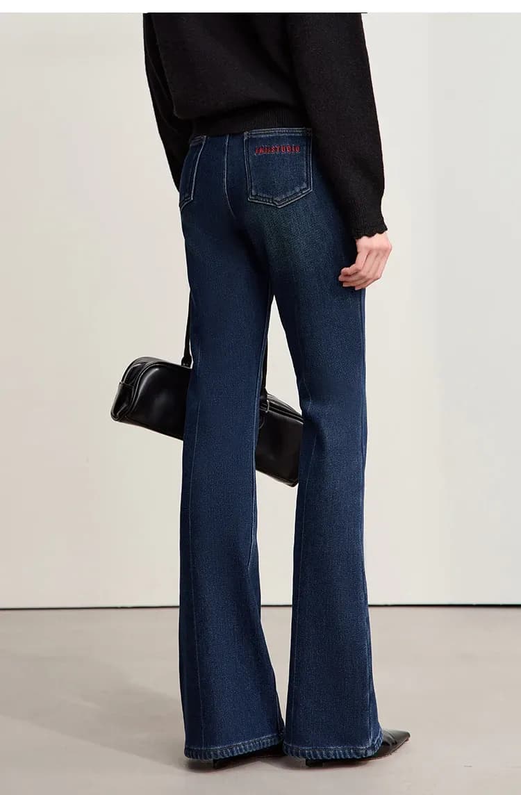 Jean évasé d’hiver AMII à lettres brodées