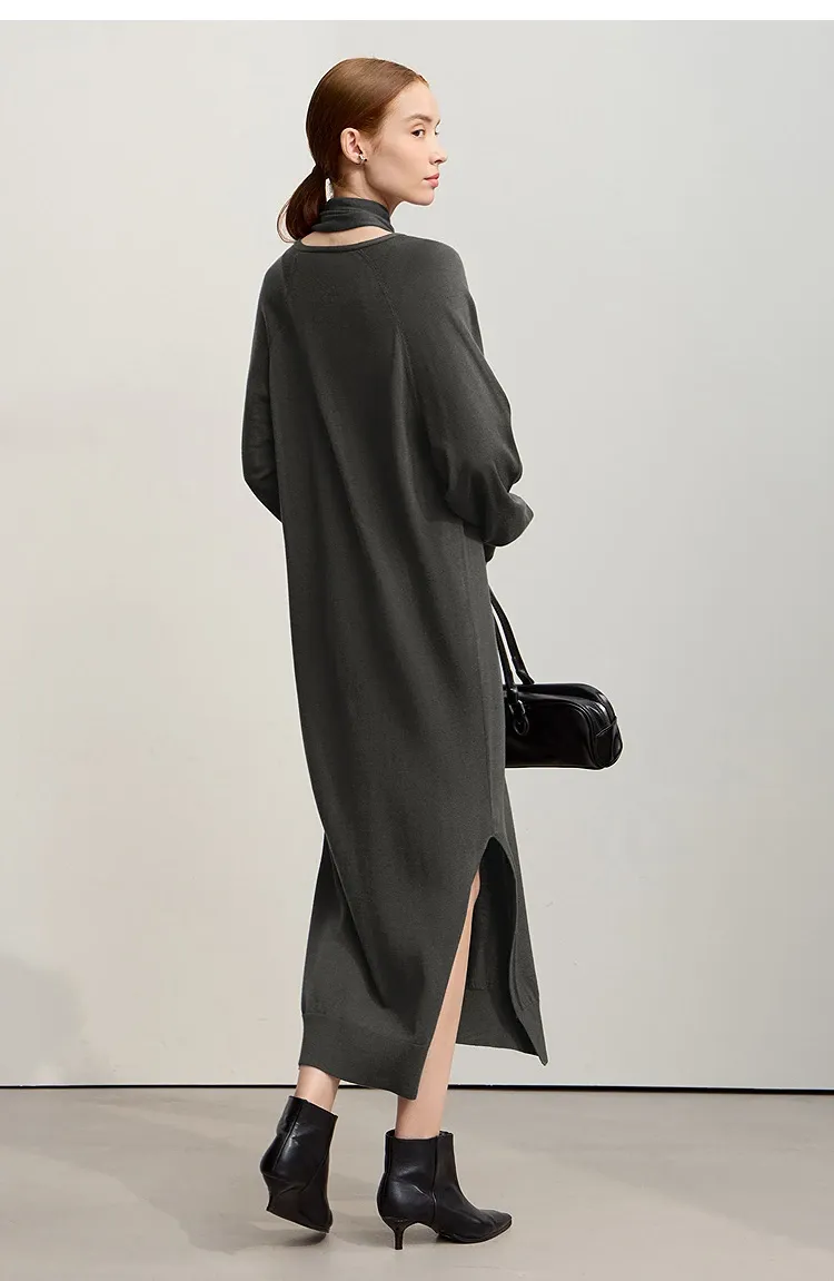 Robe pull AMII en laine mélangée à col V et coupe ample