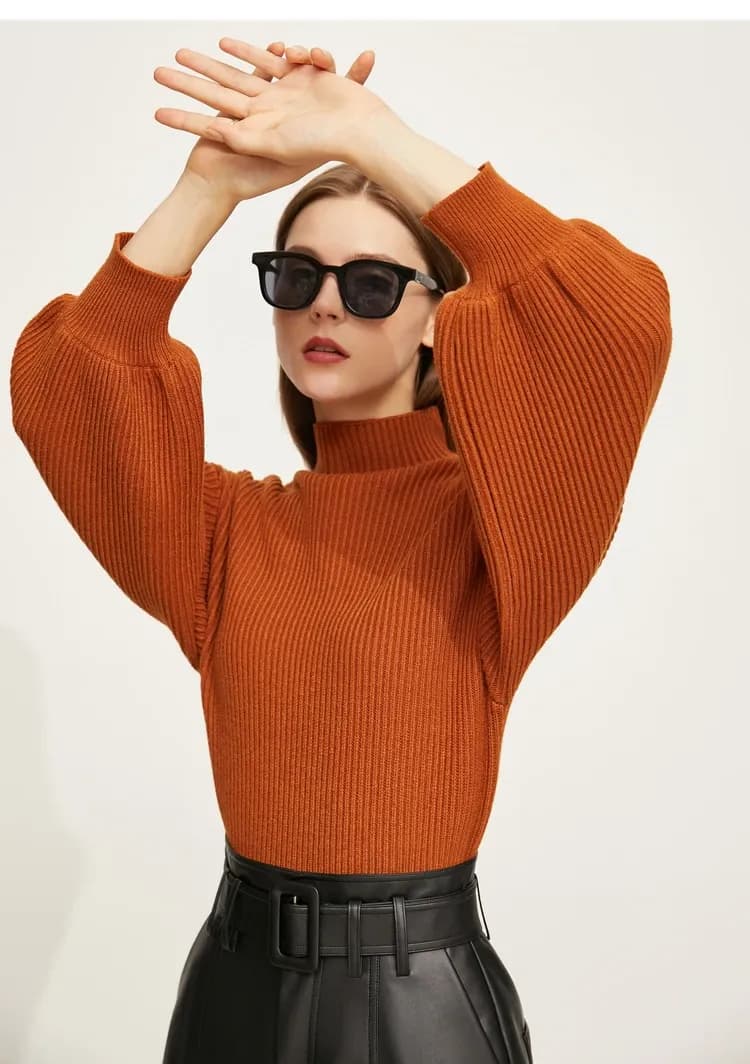 Pull AMII en maille à col montant et manches lanternes