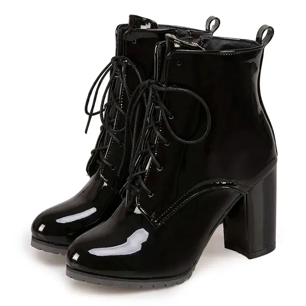 Bottines noires vernies à talon carré