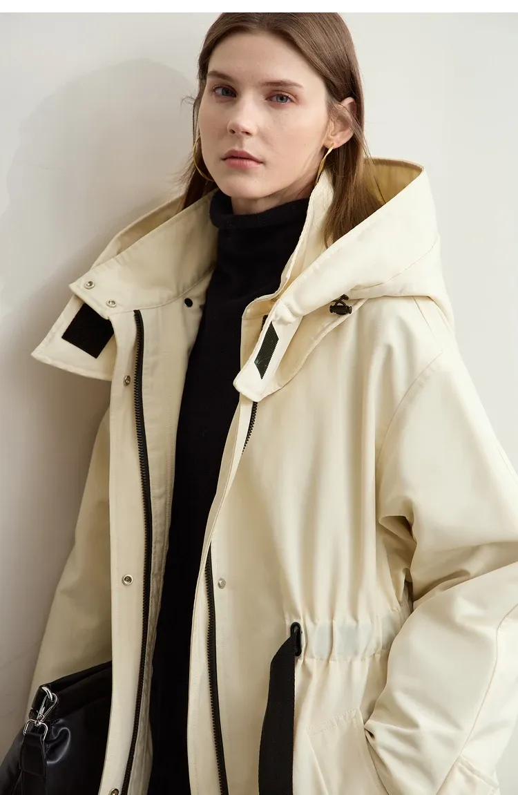 Doudoune longue AMII minimaliste à capuche amovible et taille réglable