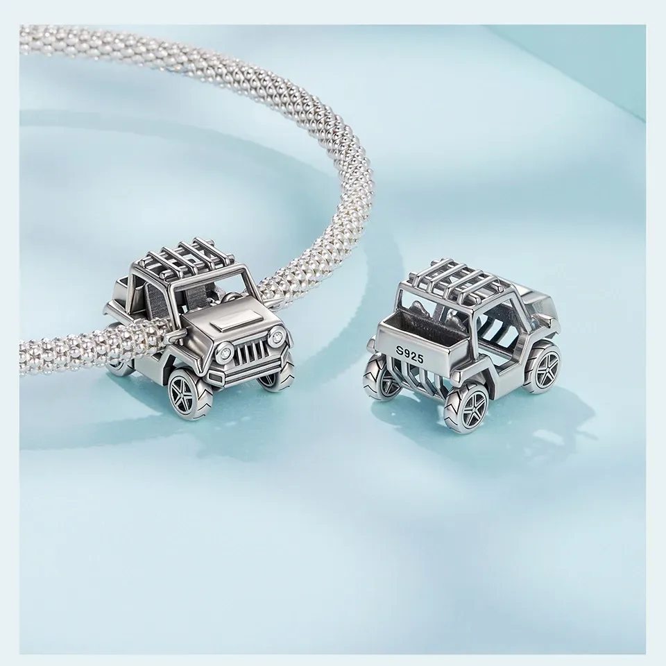 Breloque véhicule vintage WOSTU en argent 925