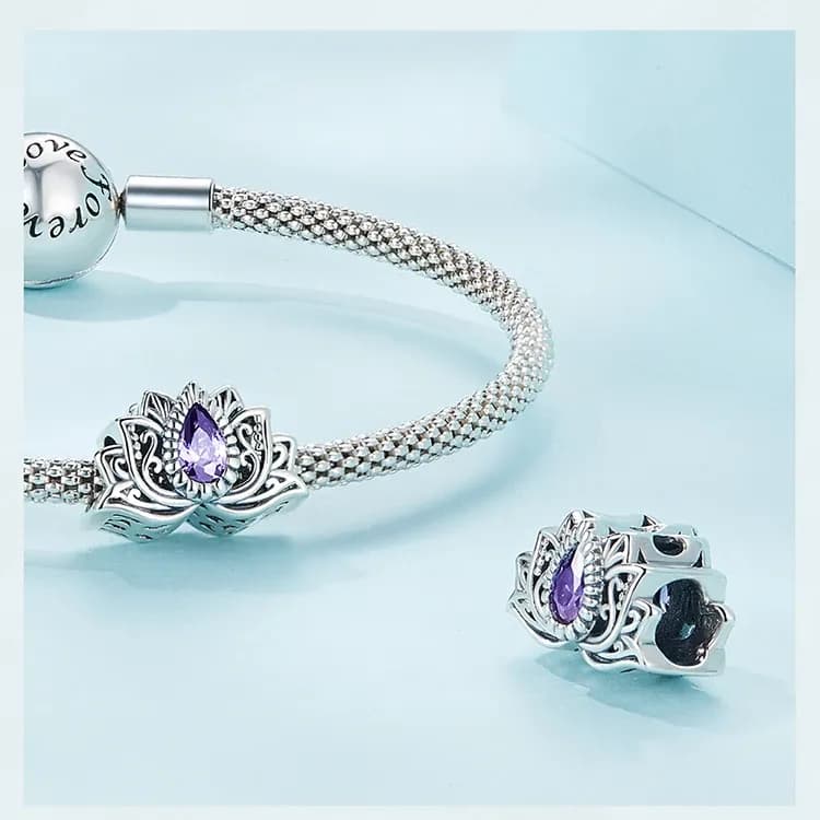 Breloque lotus WOSTU en argent 925 et zircon violet