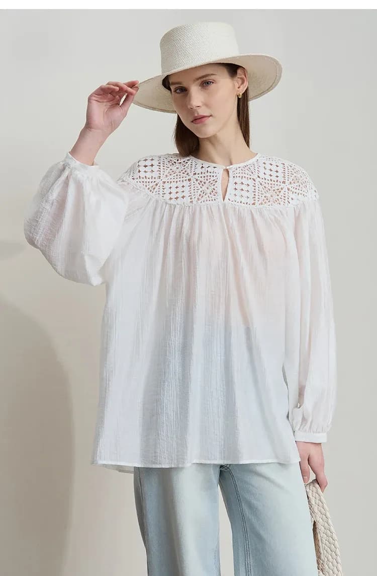Blouse AMII fluide à manches lanternes et dentelle légère