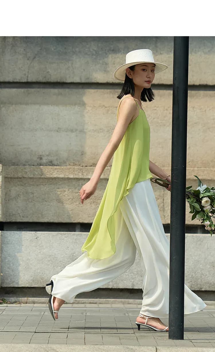 Débardeur asymétrique AMII en satin double couche à fines bretelles