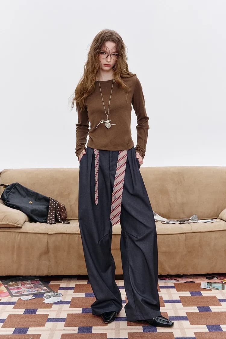 T-shirt femme ELFSACK à manches longues, coupe courte et esprit minimaliste