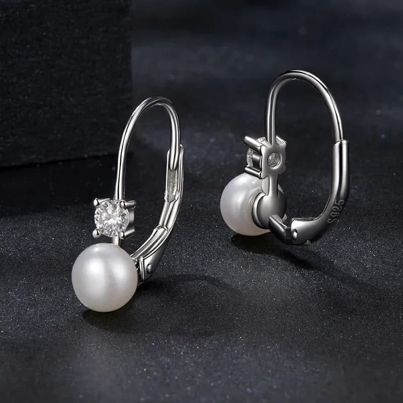 Boucles d’oreilles créoles en moissanite et perle de culture