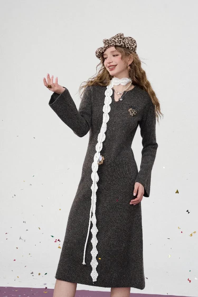 Robe pull longue ELFSACK en maille à col V et appliques