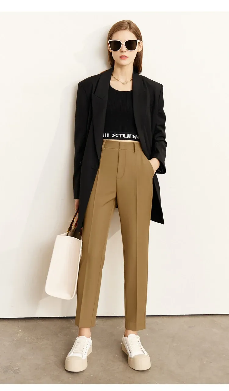 Pantalon droit taille haute AMII à l’allure bureau