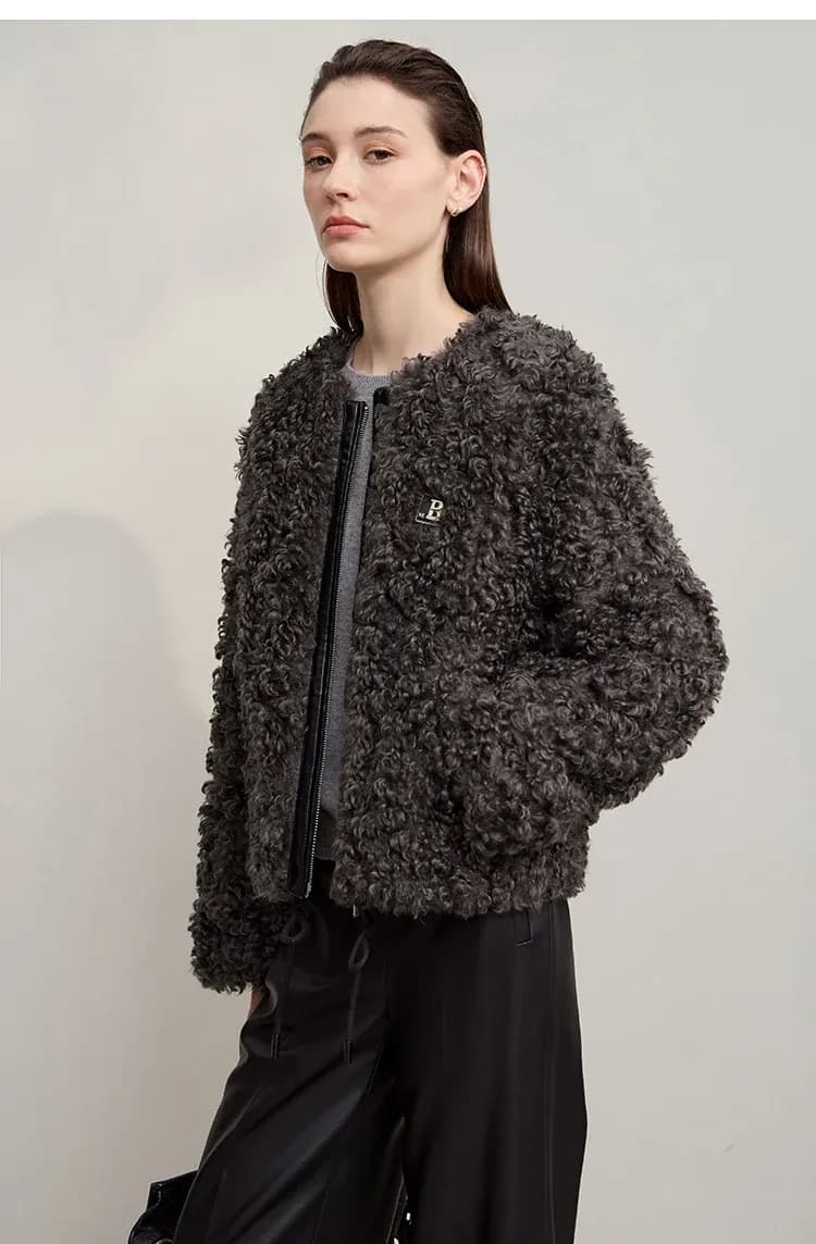 Manteau court en fausse fourrure AMII à col rond et zip