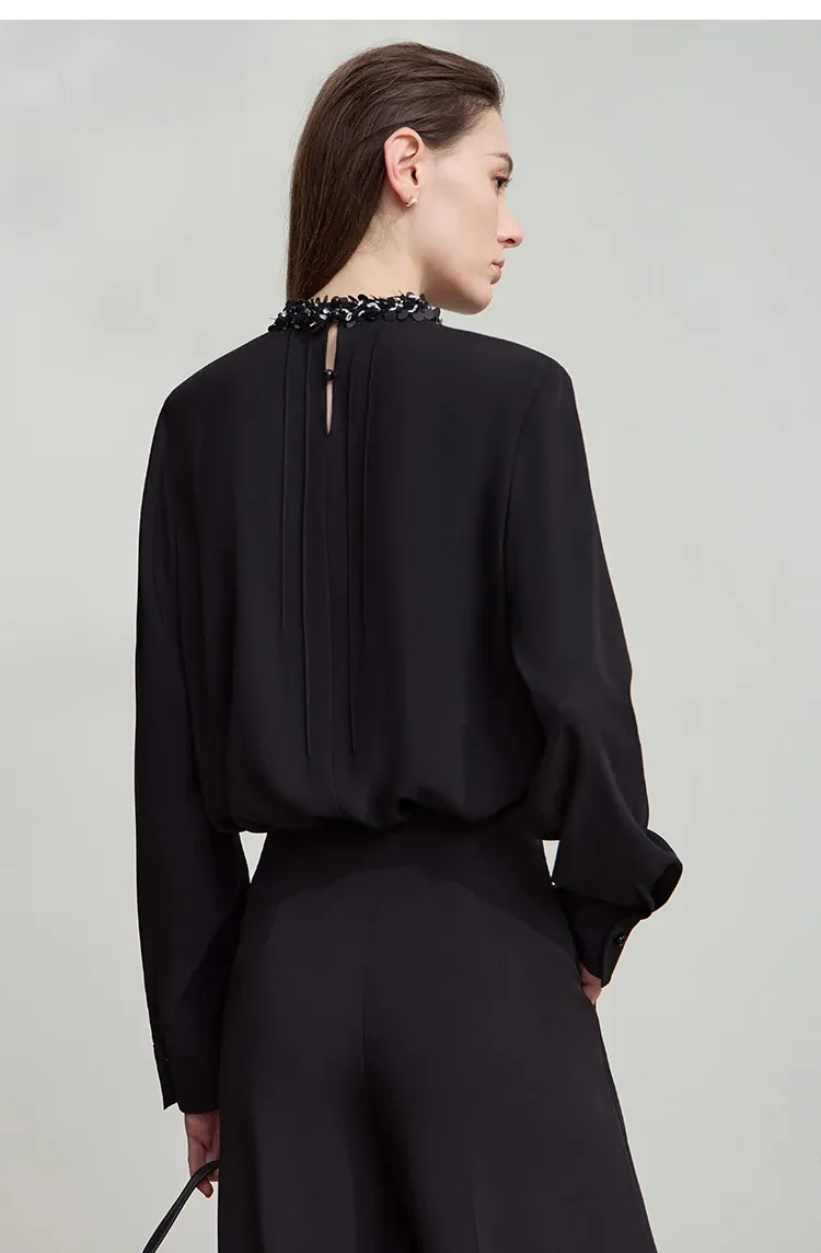 Chemisier blanc minimaliste AMII à col montant et mousseline