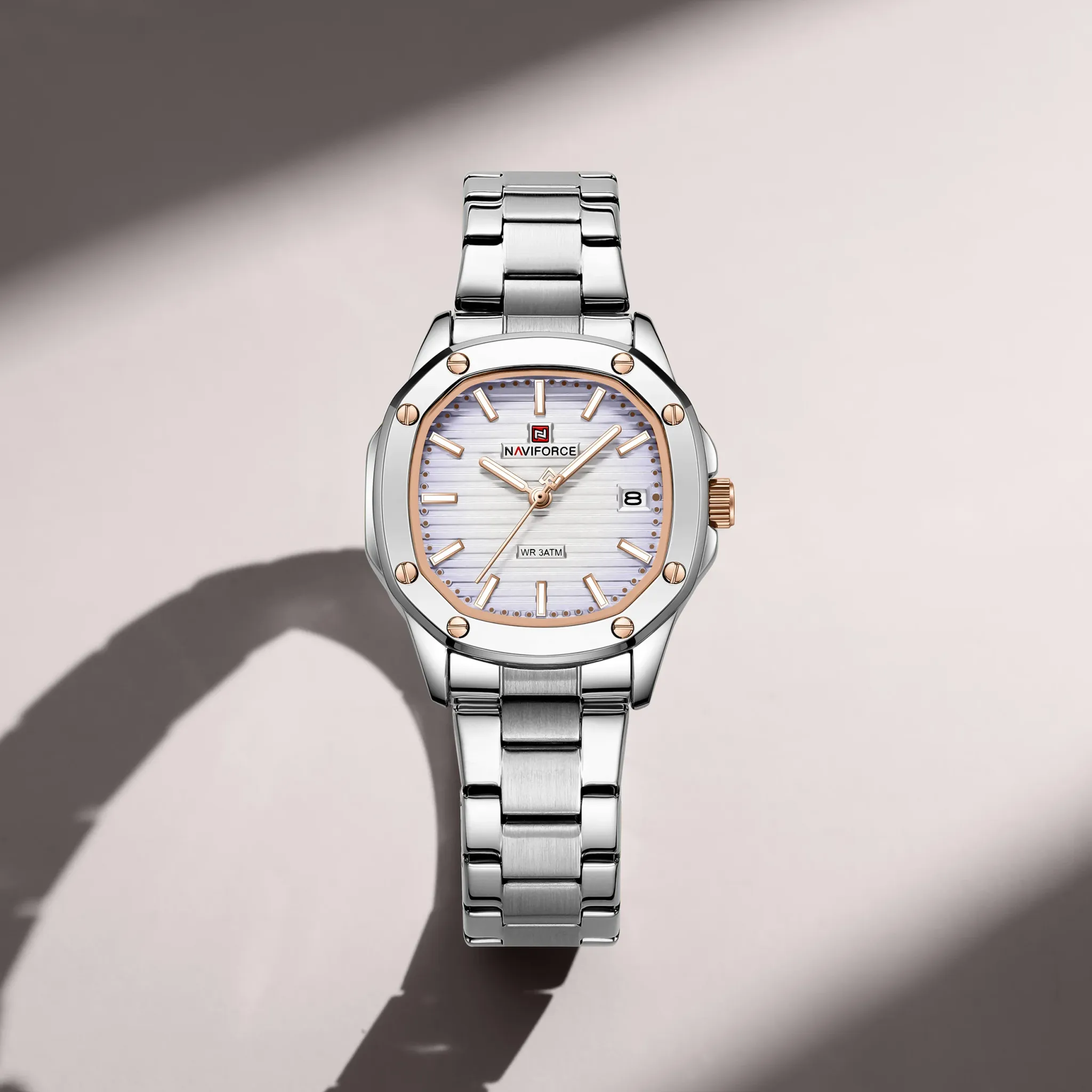 Montre femme NAVIFORCE 5069S en acier, quartz et calendrier